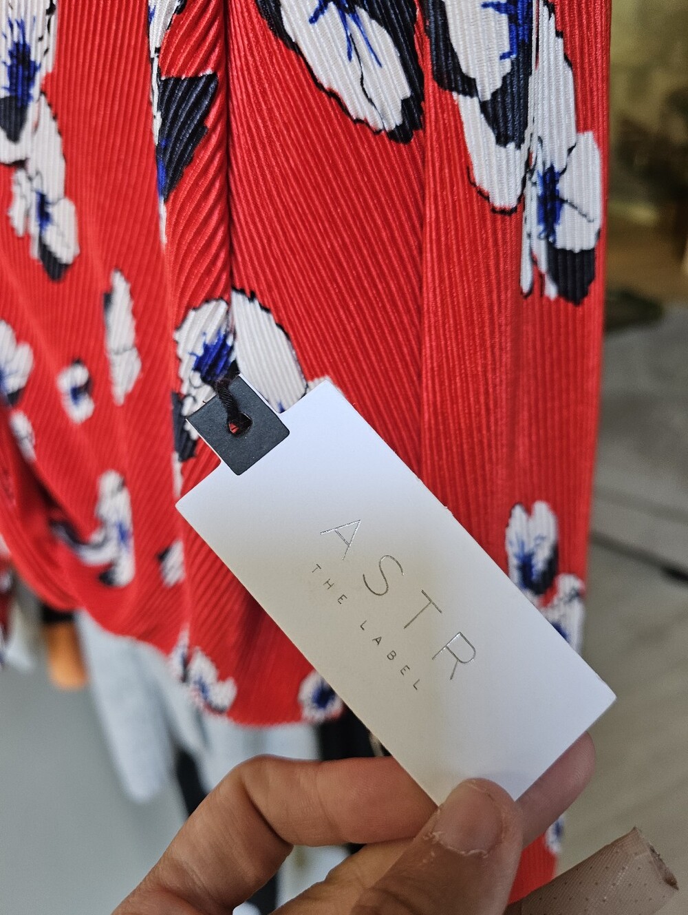 NWT | ASTR the Label Puff Sleeve Bubble Hem Blouse Red Floral - Picture 3 of 7
